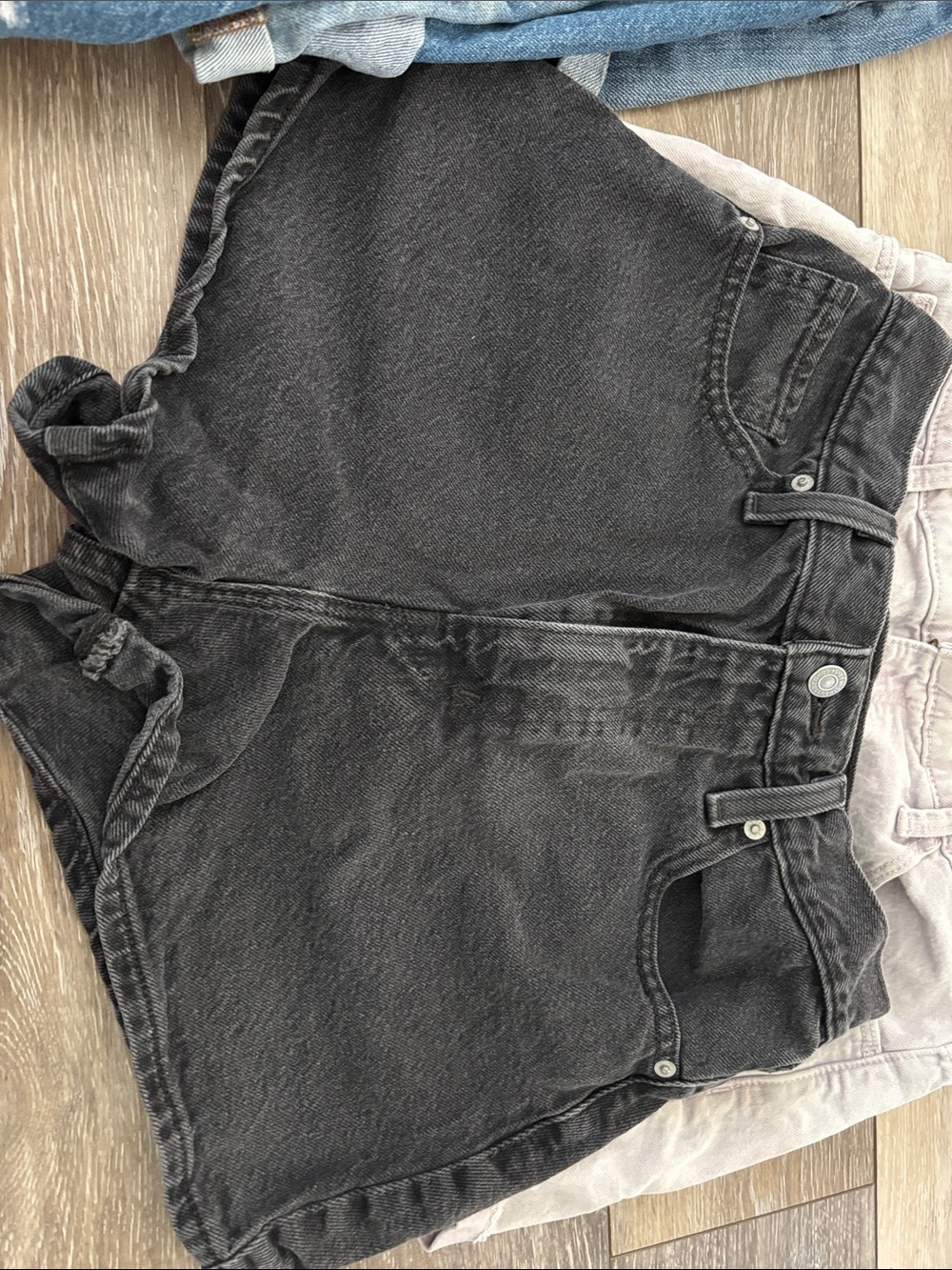 (7) pairs of Size 28/6 women’s shorts LOT - Picture 3 of 8